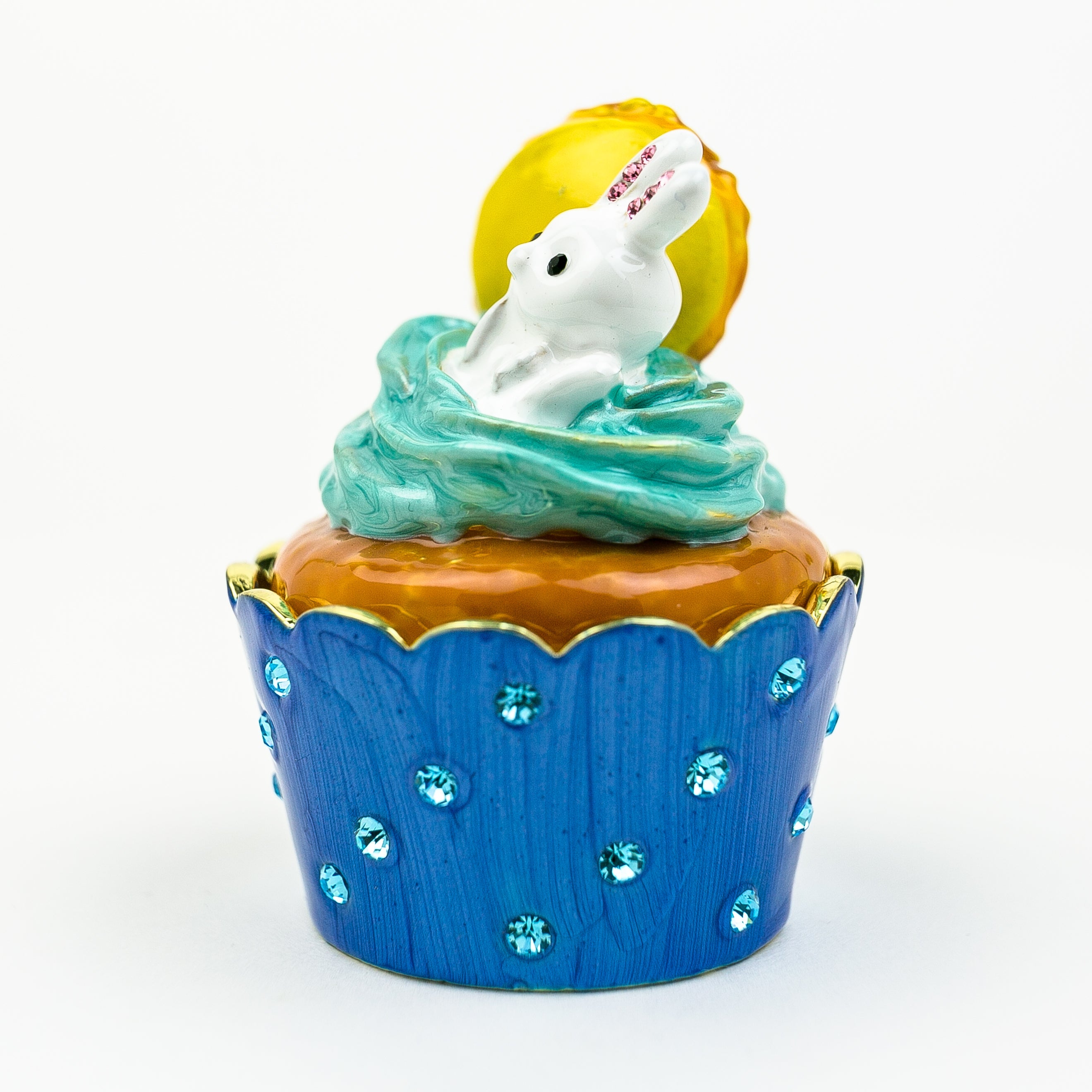 Rabbit on Cupcake-2