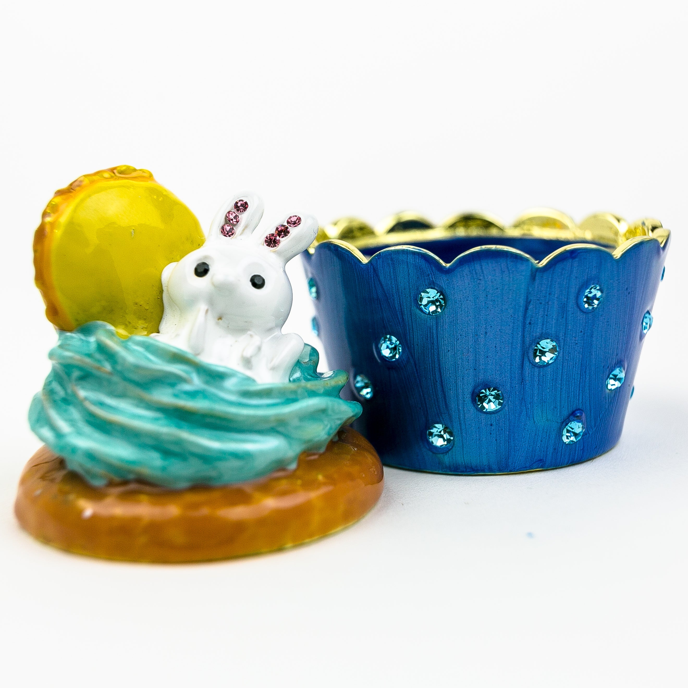Rabbit on Cupcake-4