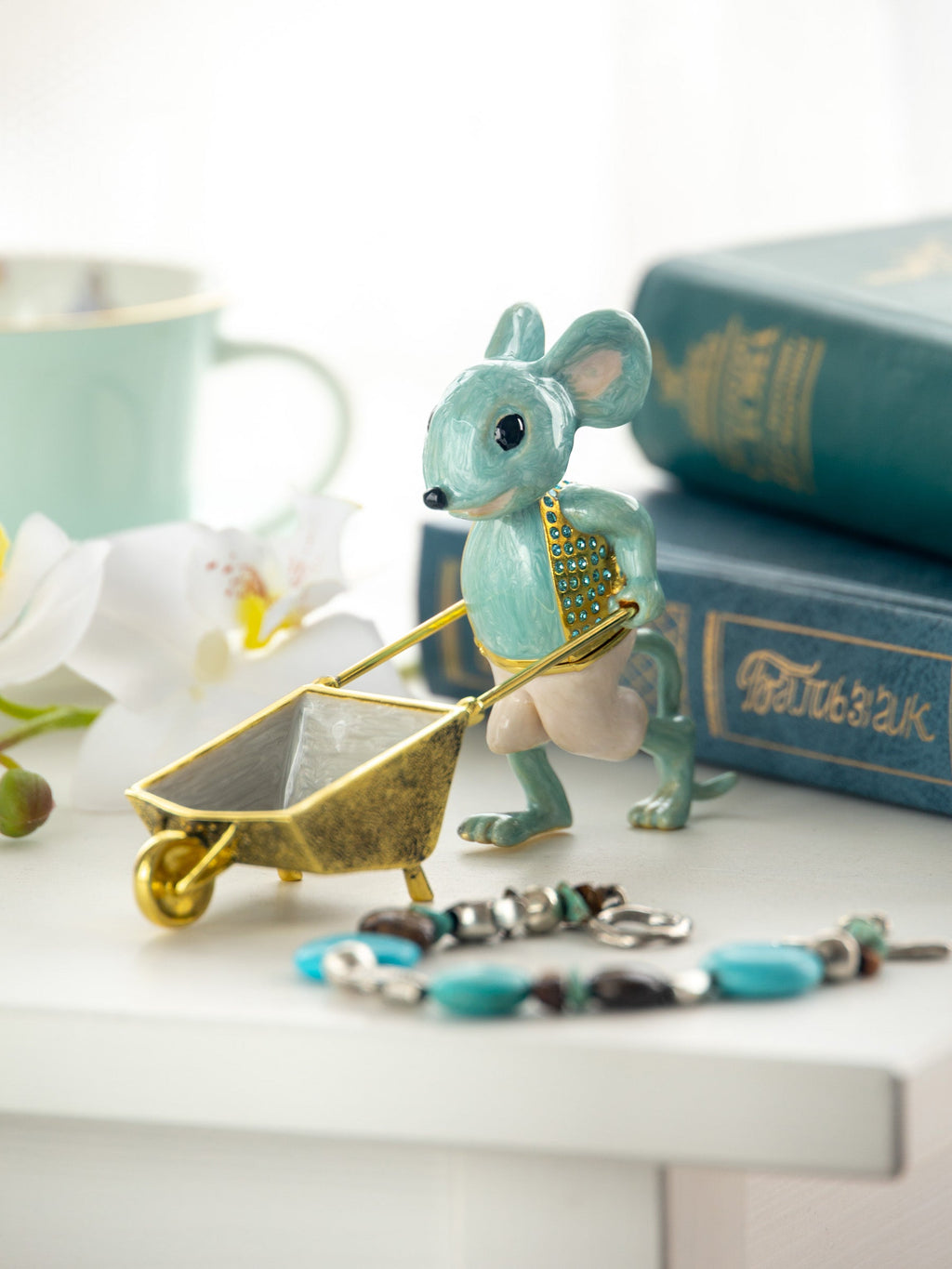Mouse with Wheelbarrow-1